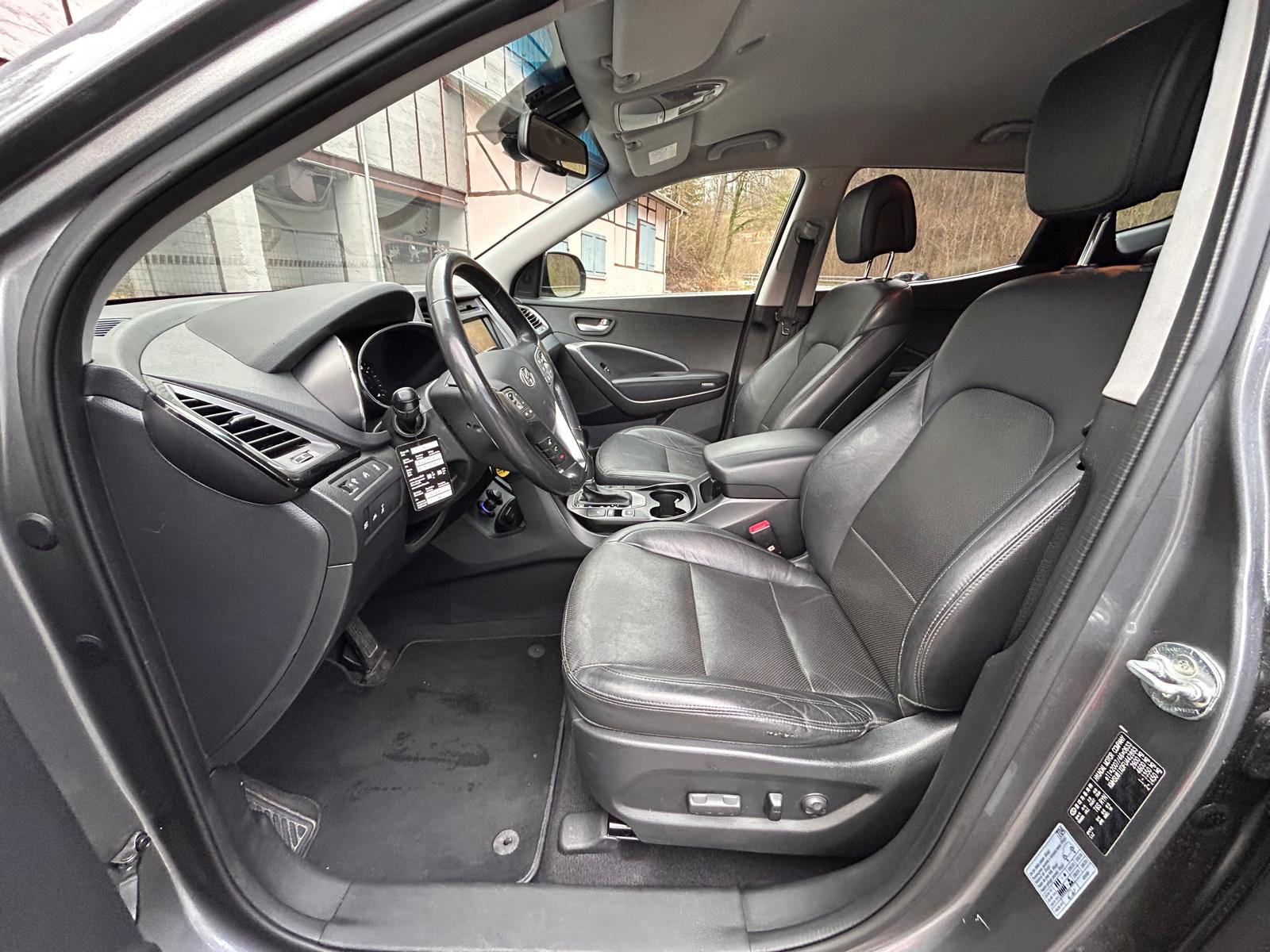 HYUNDAI Santa Fe 2.2 CRDI Style 4WD Automatic-image-17