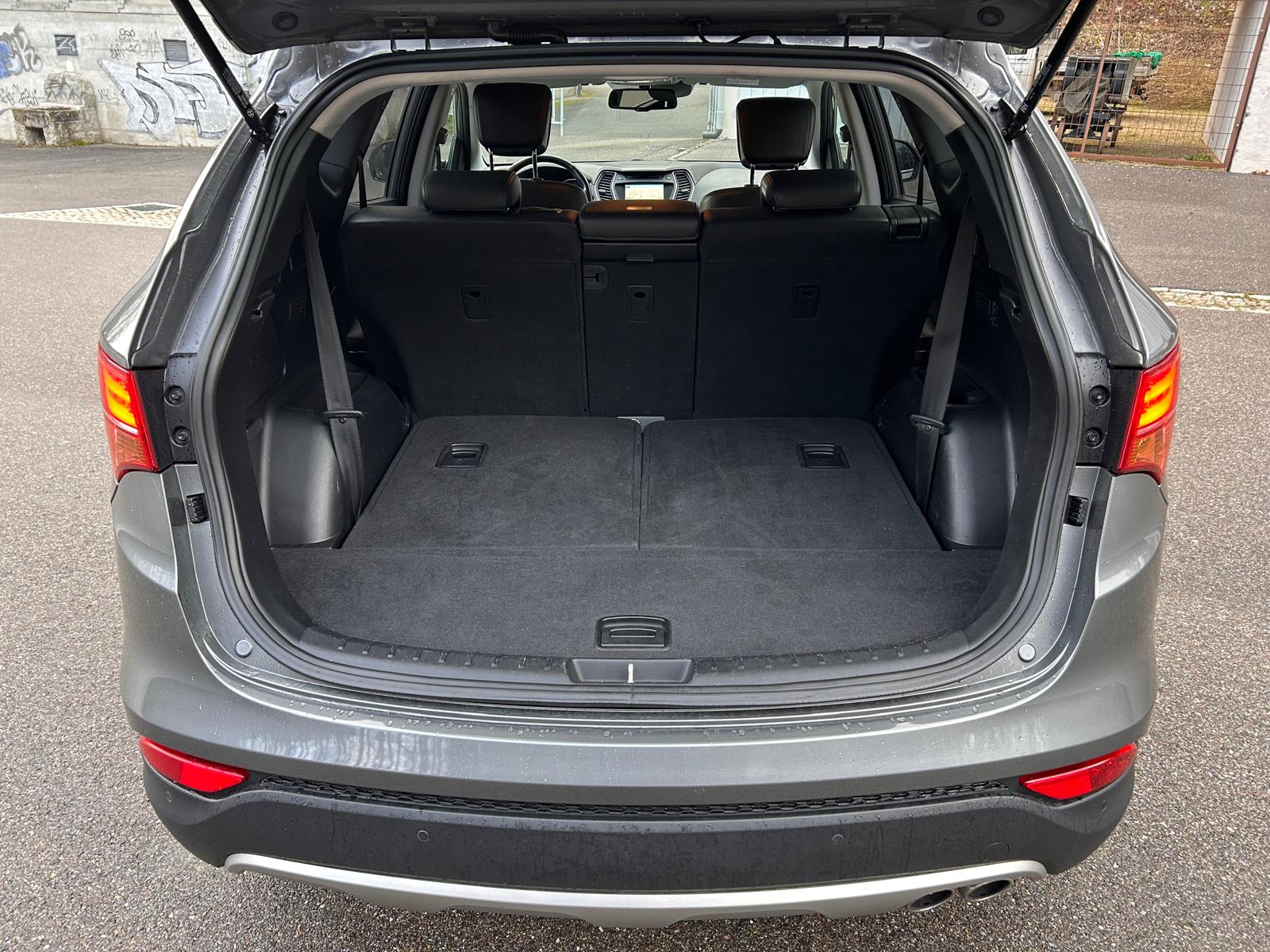 HYUNDAI Santa Fe 2.2 CRDI Style 4WD Automatic-image-8