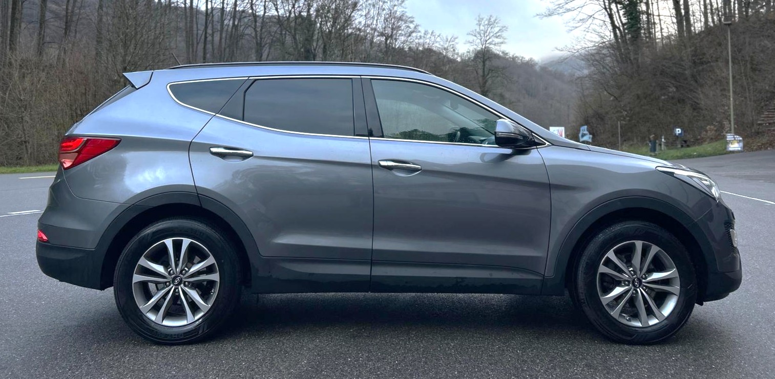 HYUNDAI Santa Fe 2.2 CRDI Style 4WD Automatic-image-5