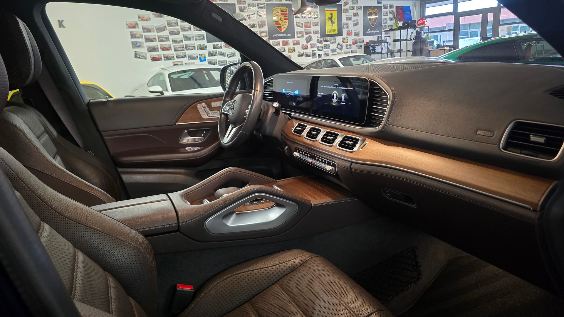 MERCEDES-BENZ GLS 580 AMG 4Matic 9G-Tronic Exklusiv-image-23