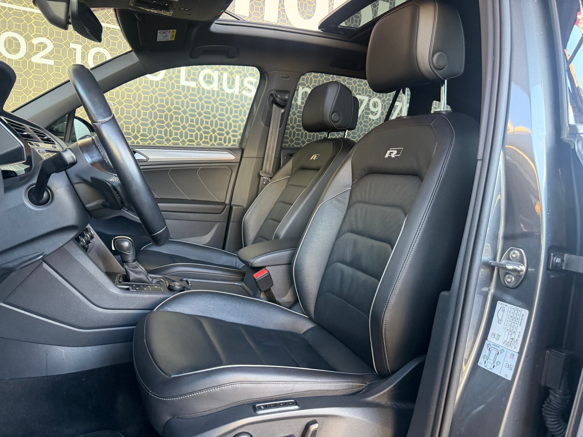 VW Tiguan 2.0TSI R-line 4Motion DSG-image-5
