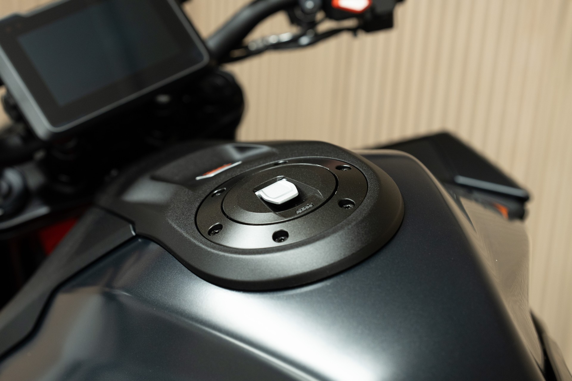 KTM 1390 Super Duke R EVO-image-2