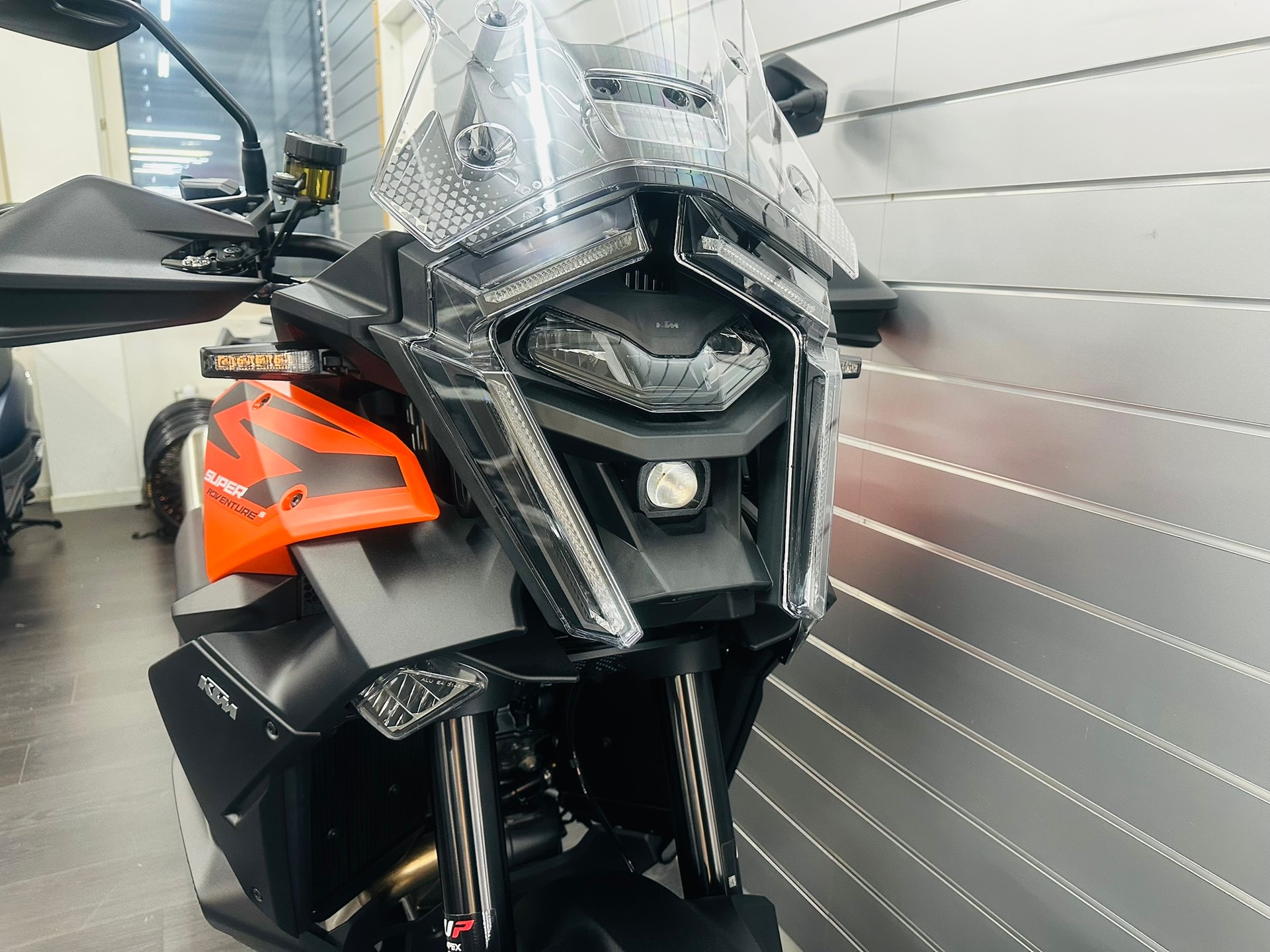 KTM 1390 Super Adventure S-image-2