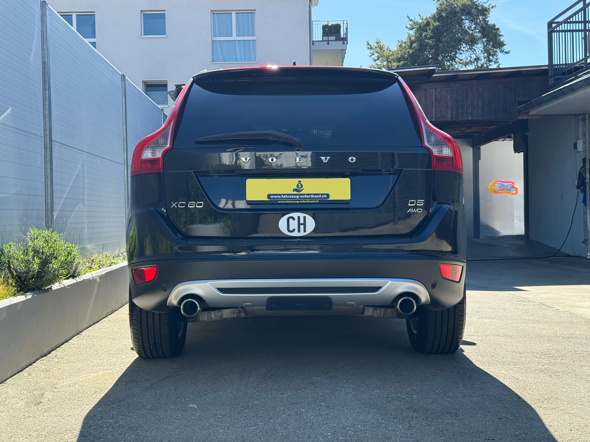 VOLVO XC60 D5 AWD R-Design Geartronic | Frisch ab MFK | Service gepflegt | Leder |-image-4