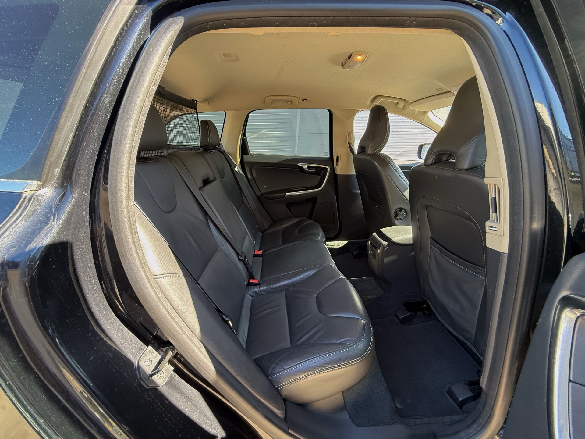 VOLVO XC60 D5 AWD R-Design Geartronic | Frisch ab MFK | Service gepflegt | Leder |-image-8