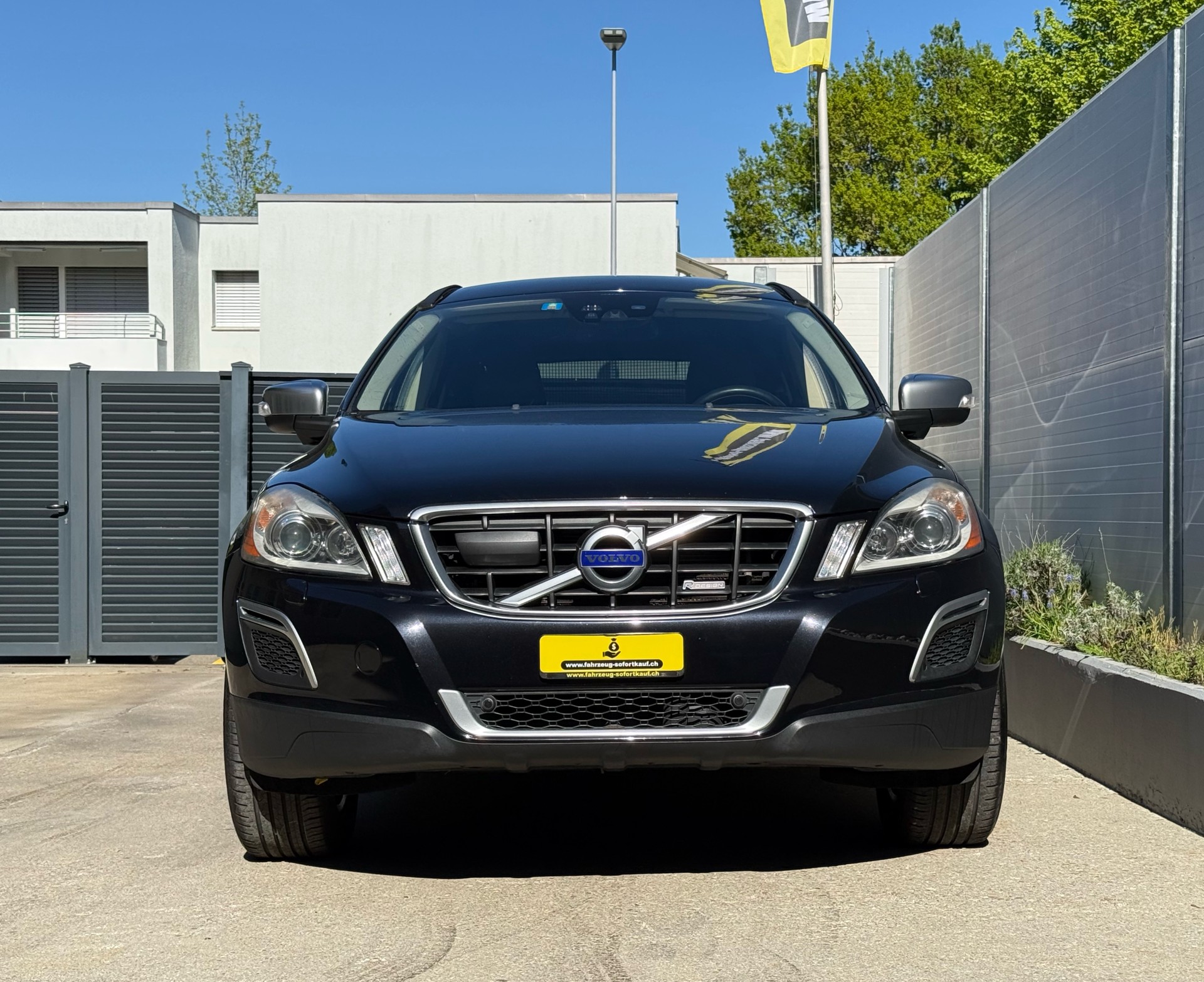 VOLVO XC60 D5 AWD R-Design Geartronic | Frisch ab MFK | Service gepflegt | Leder |-image-1