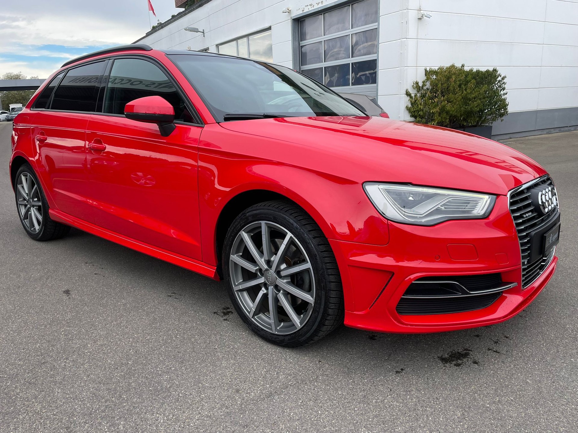 AUDI A3 Sportback 1.4 e-tron Ambition S-tronic-image-1