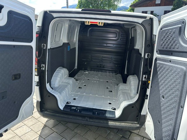 KIA PV5 Cargo 71.2 kWh Plus-image-6