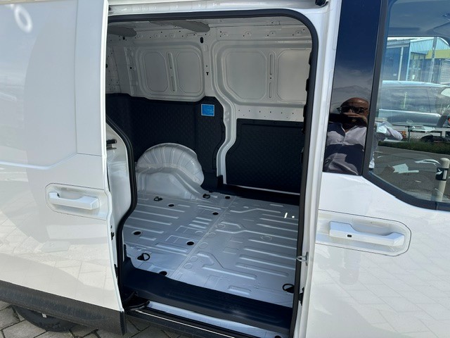 KIA PV5 Cargo 71.2 kWh Plus-image-7