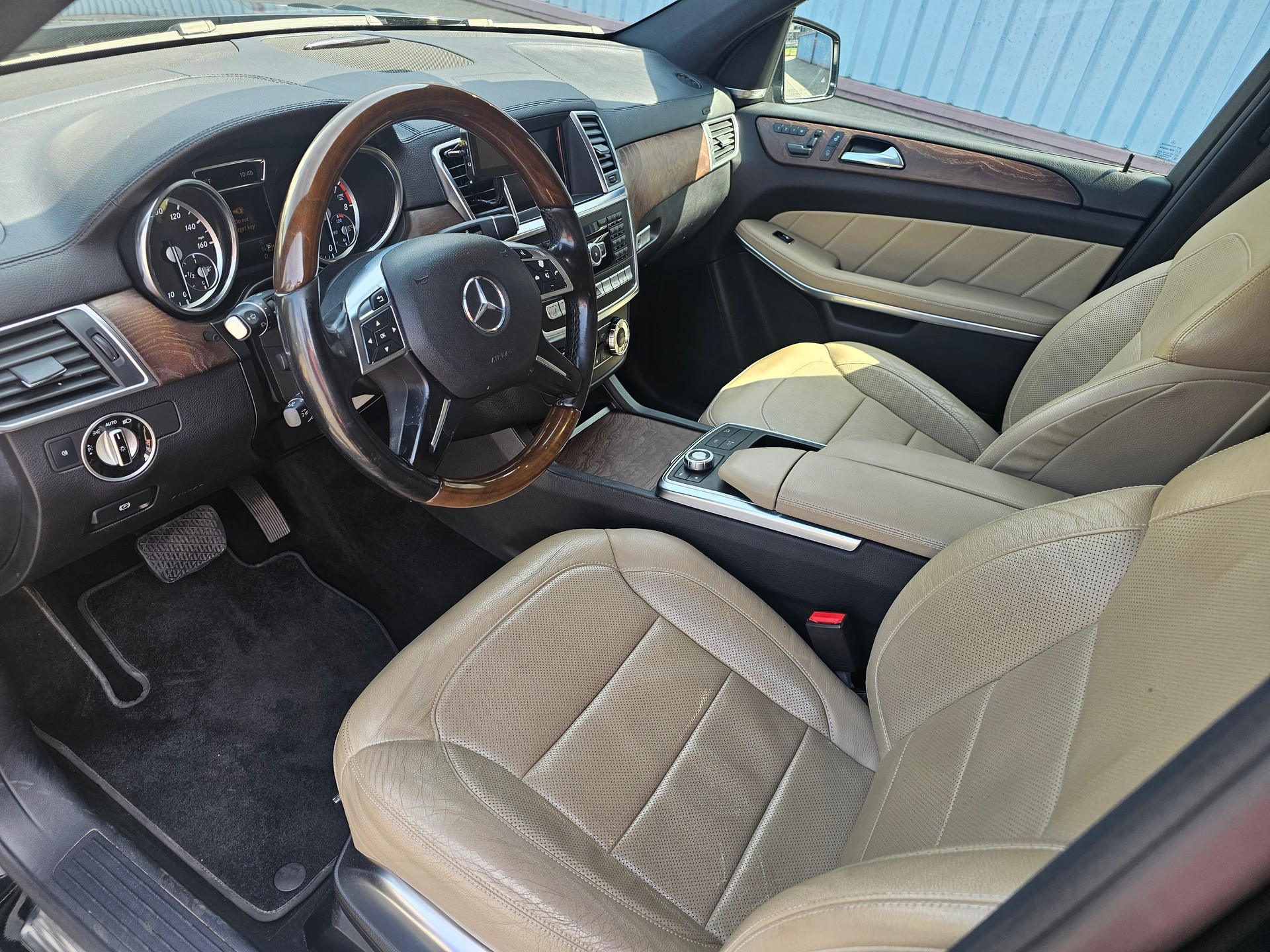 MERCEDES-BENZ GL 550-image-8