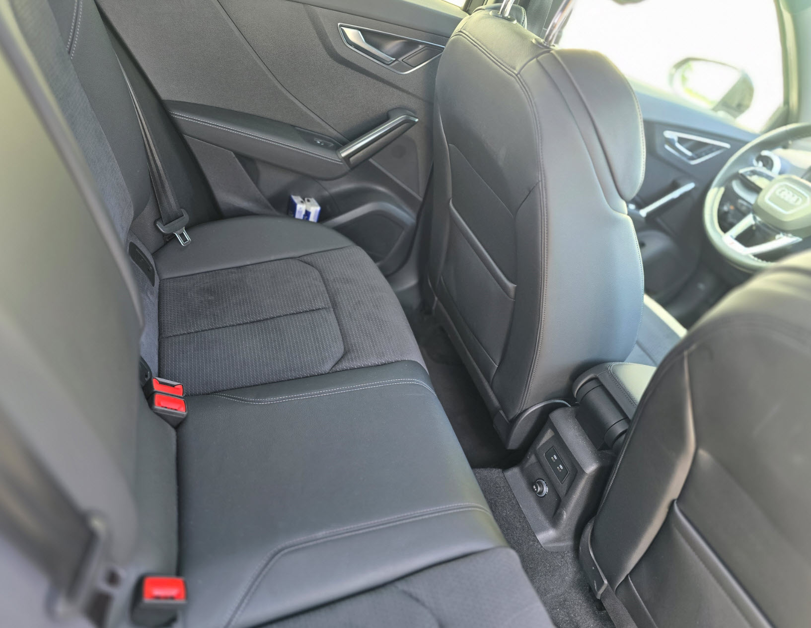 AUDI 2.0 40 TFSI S Line Attraction quattro S-Tronic (Sonos, AHK, Matrix LED)-image-6