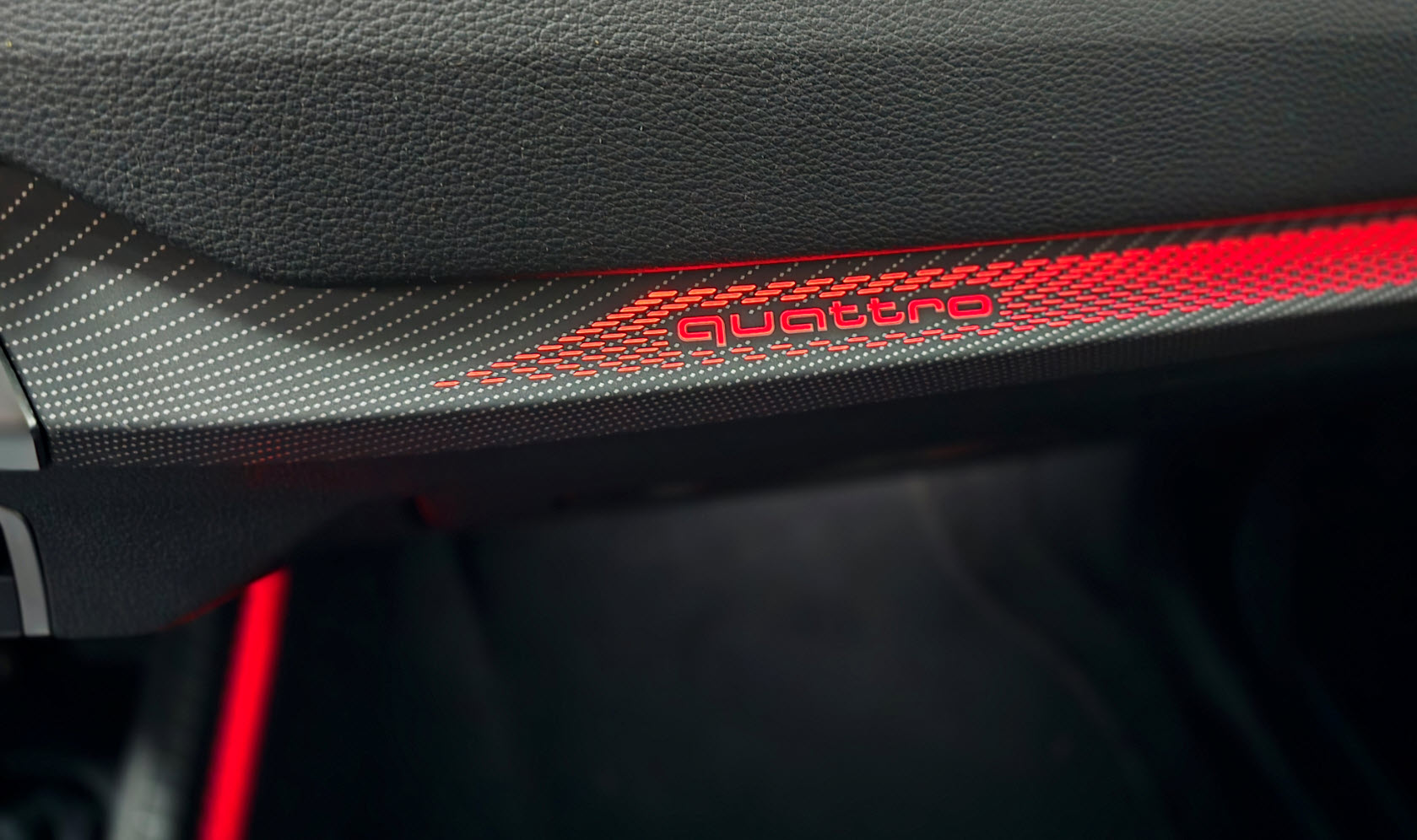 AUDI 2.0 40 TFSI S Line Attraction quattro S-Tronic (Sonos, AHK, Matrix LED)-image-19