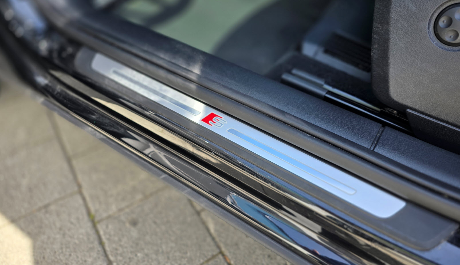 AUDI 2.0 40 TFSI S Line Attraction quattro S-Tronic (Sonos, AHK, Matrix LED)-image-10