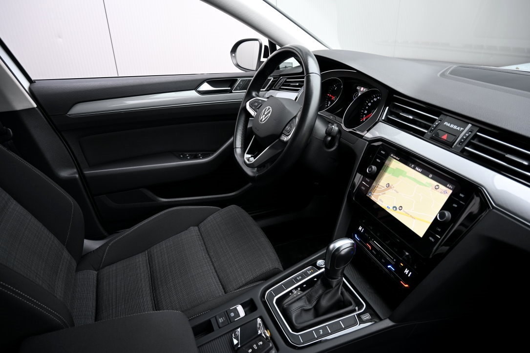 VW Passat Variant 2.0 TDI Business DSG-image-6