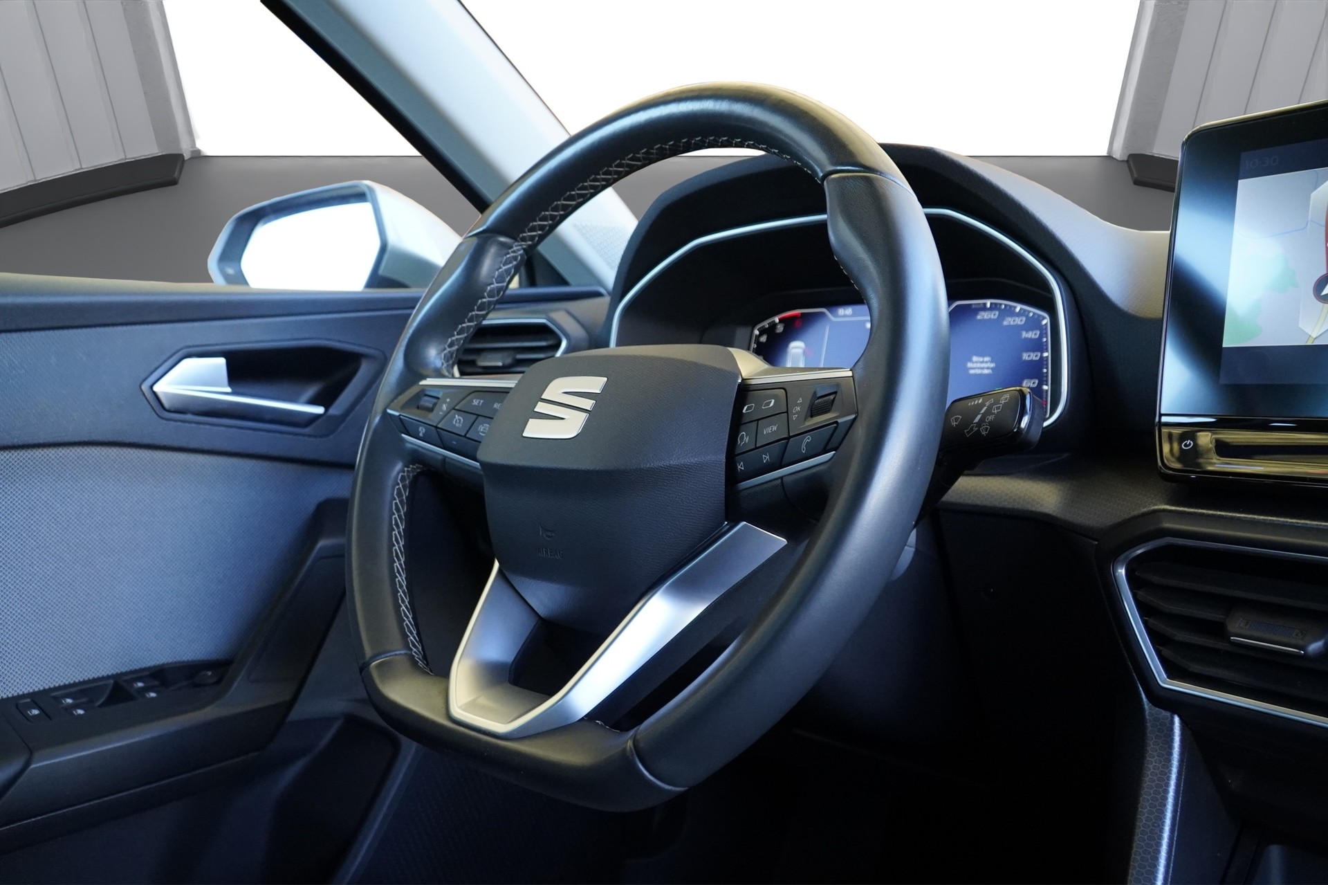 SEAT Leon ST 2.0 TDI EVO DSG 4Drive Style *CH Fahrzeug & AHK 2000 KG*-image-13