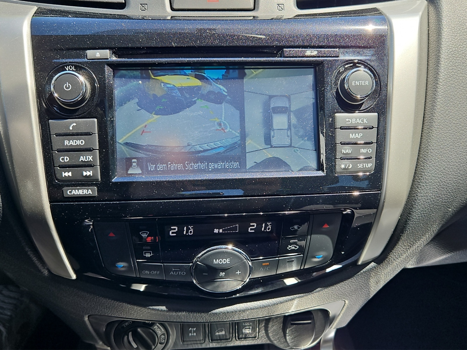 NISSAN Navara 2.3 dCi Double Cab N-Guard-image-10