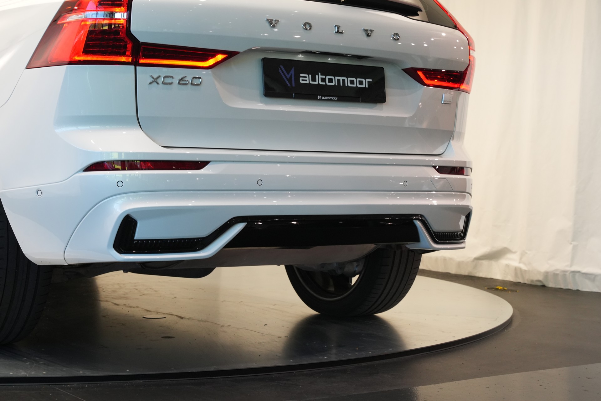 VOLVO XC60 T8 eAWD PluginHybrid Ultimate Dark Geartronic *CH-Fahrzeug*-image-40