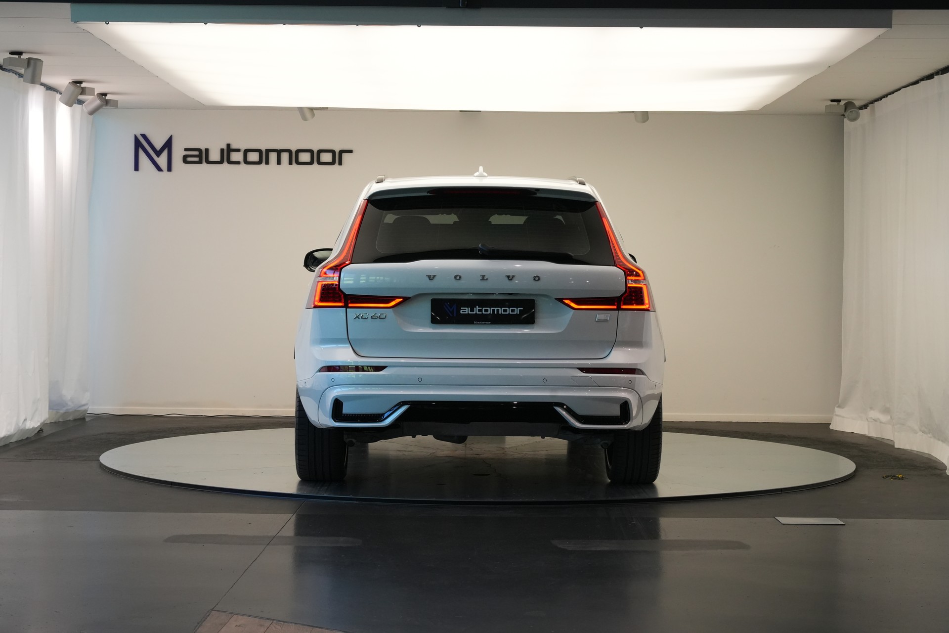 VOLVO XC60 T8 eAWD PluginHybrid Ultimate Dark Geartronic *CH-Fahrzeug*-image-5