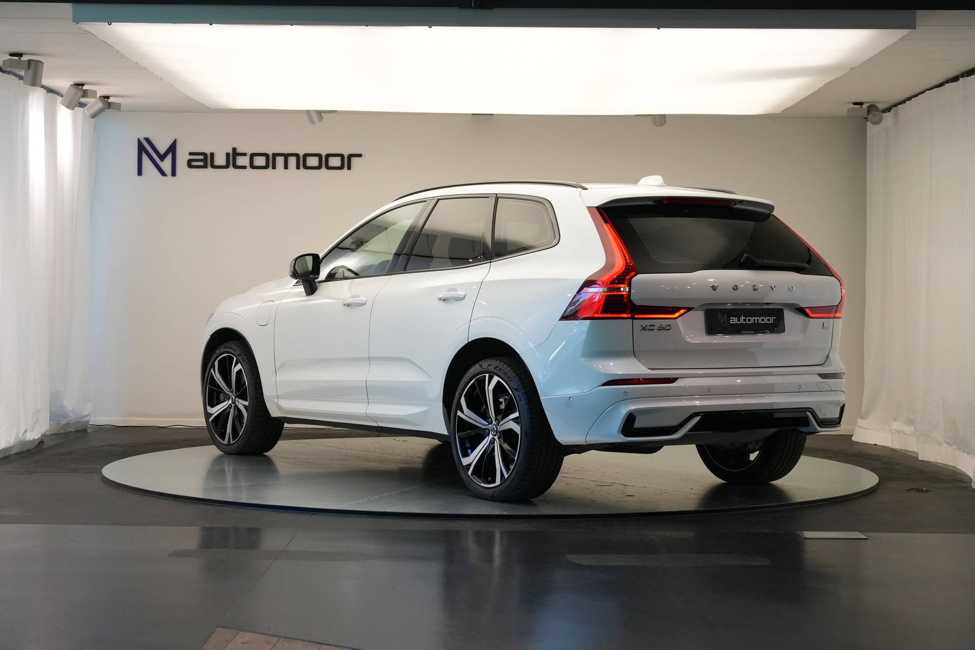 VOLVO XC60 T8 eAWD PluginHybrid Ultimate Dark Geartronic *CH-Fahrzeug*-image-6