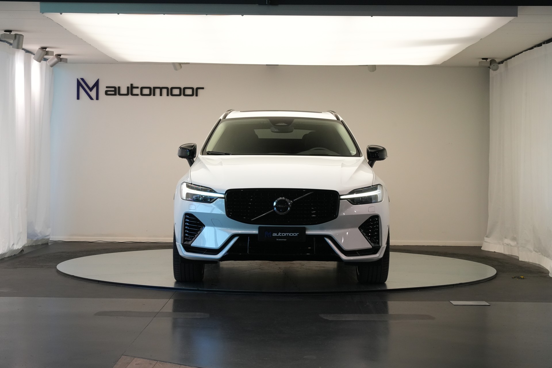 VOLVO XC60 T8 eAWD PluginHybrid Ultimate Dark Geartronic *CH-Fahrzeug*-showroom-element-1