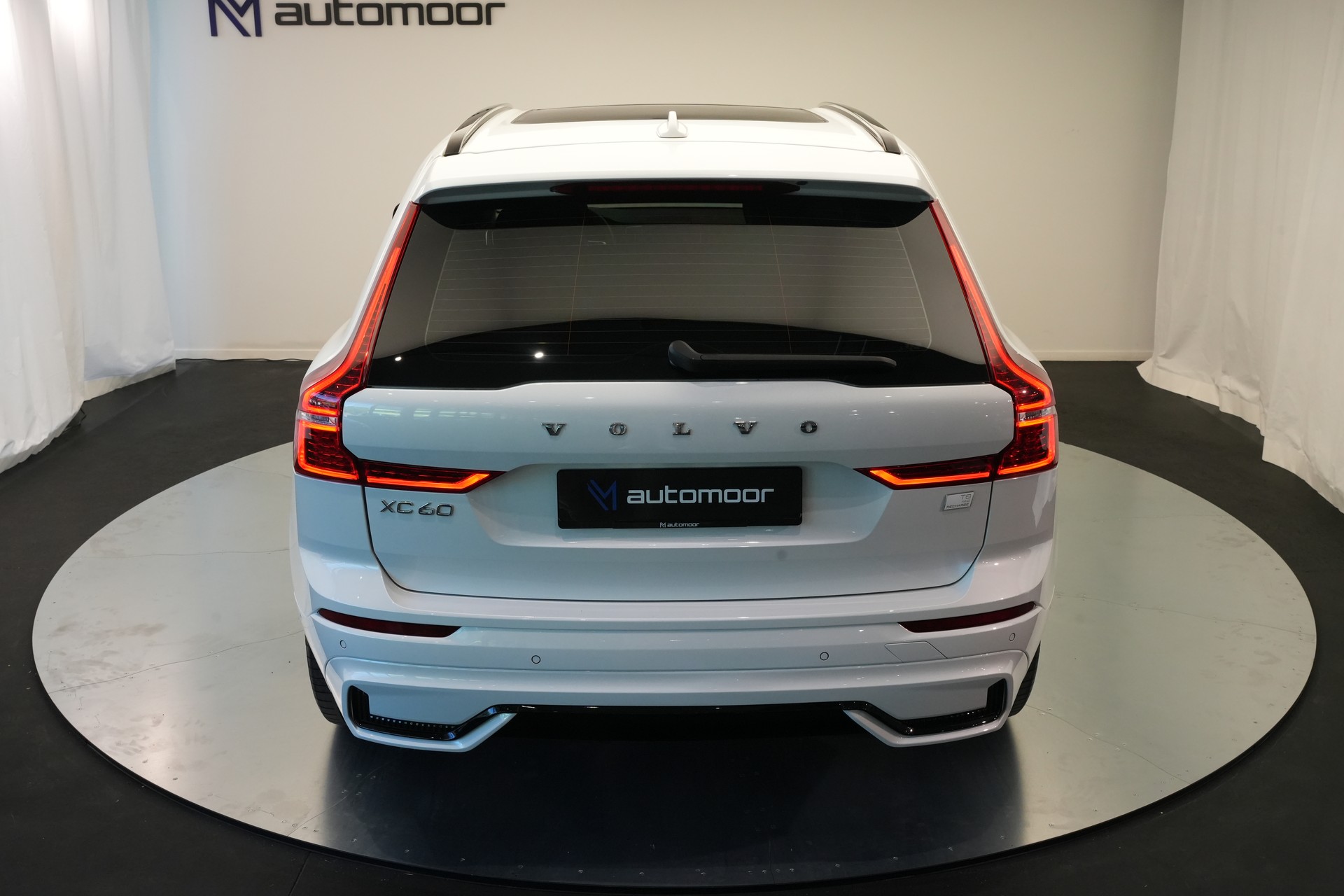 VOLVO XC60 T8 eAWD PluginHybrid Ultimate Dark Geartronic *CH-Fahrzeug*-image-38