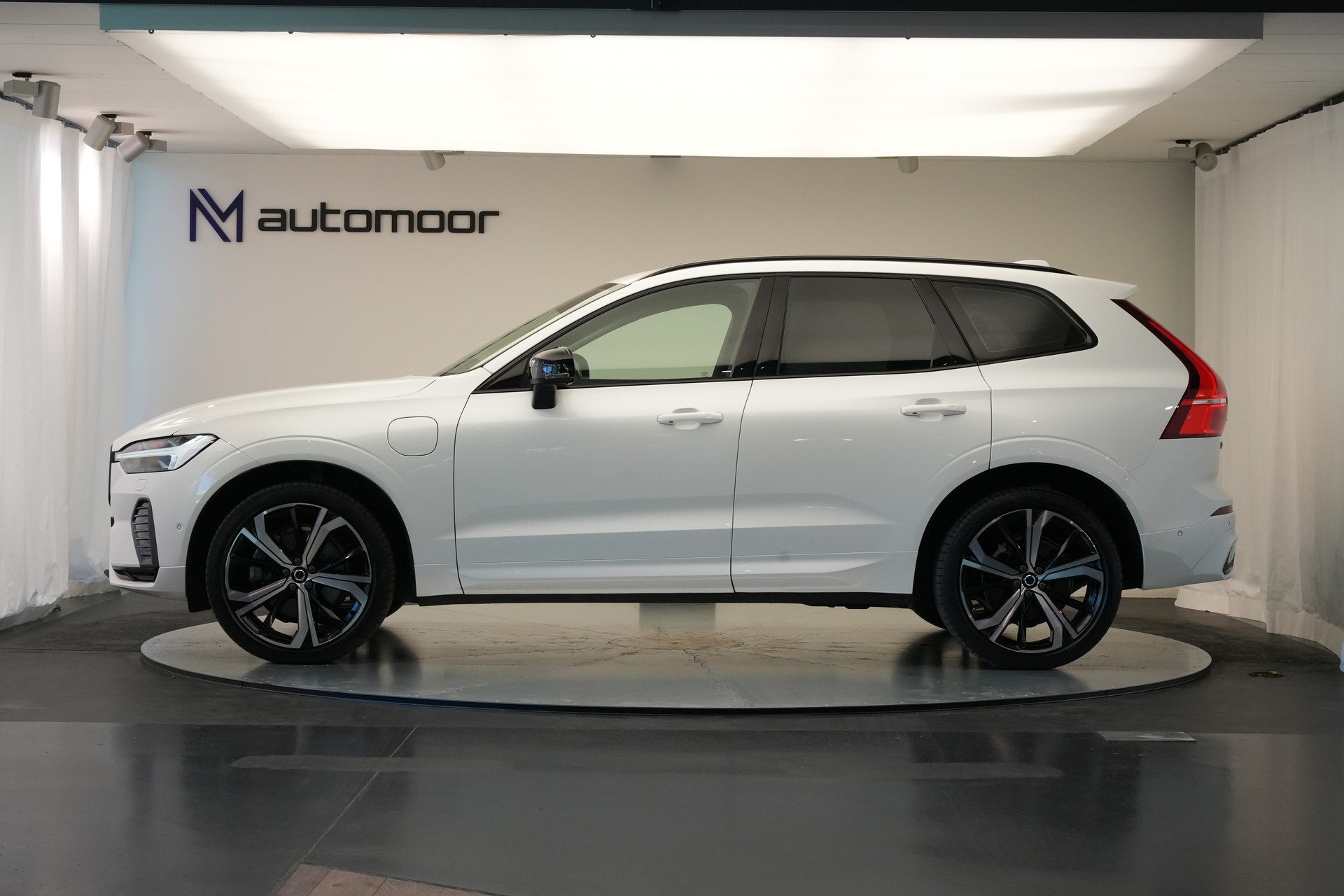VOLVO XC60 T8 eAWD PluginHybrid Ultimate Dark Geartronic *CH-Fahrzeug*-image-7