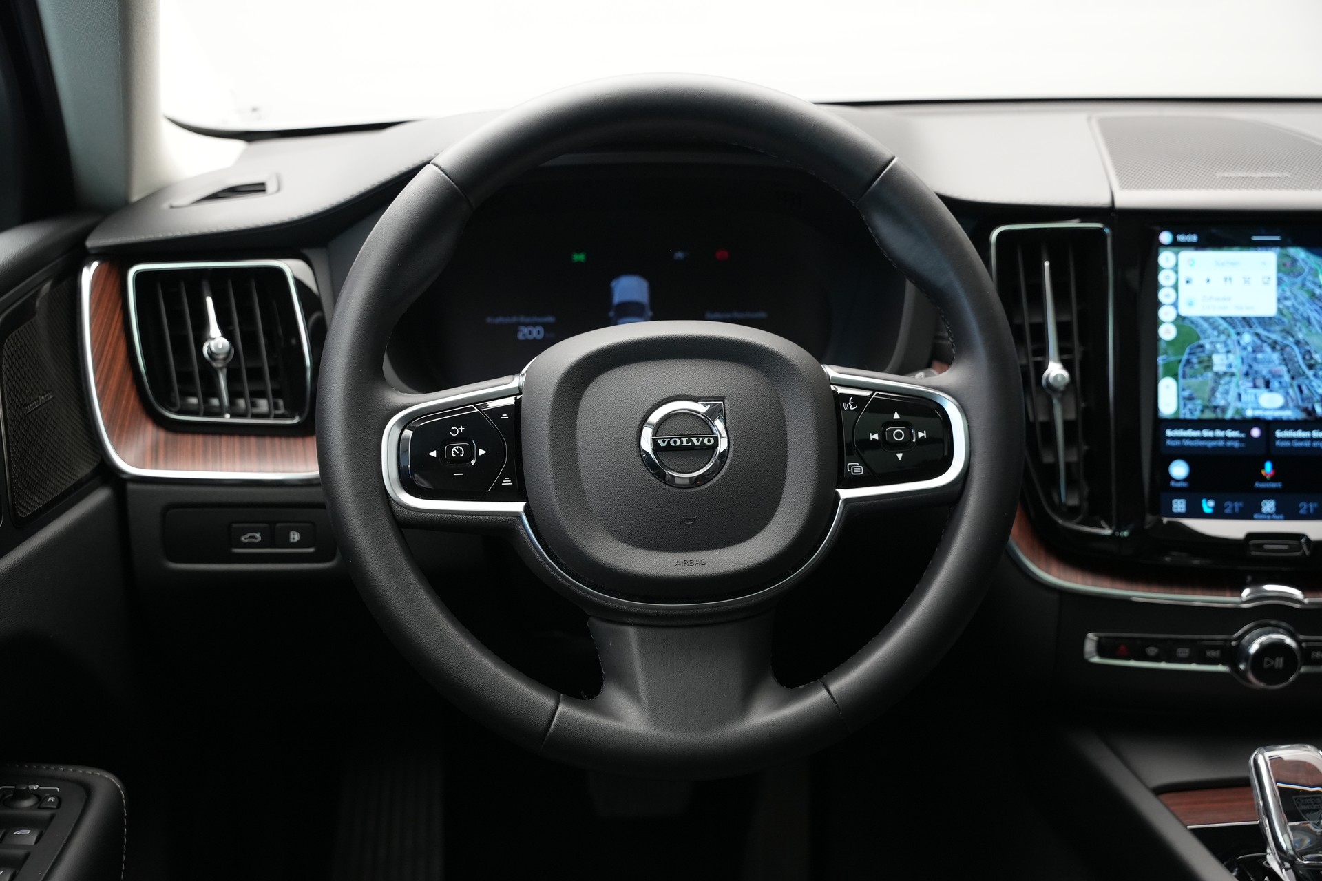 VOLVO XC60 T8 eAWD PluginHybrid Ultimate Dark Geartronic *CH-Fahrzeug*-image-12