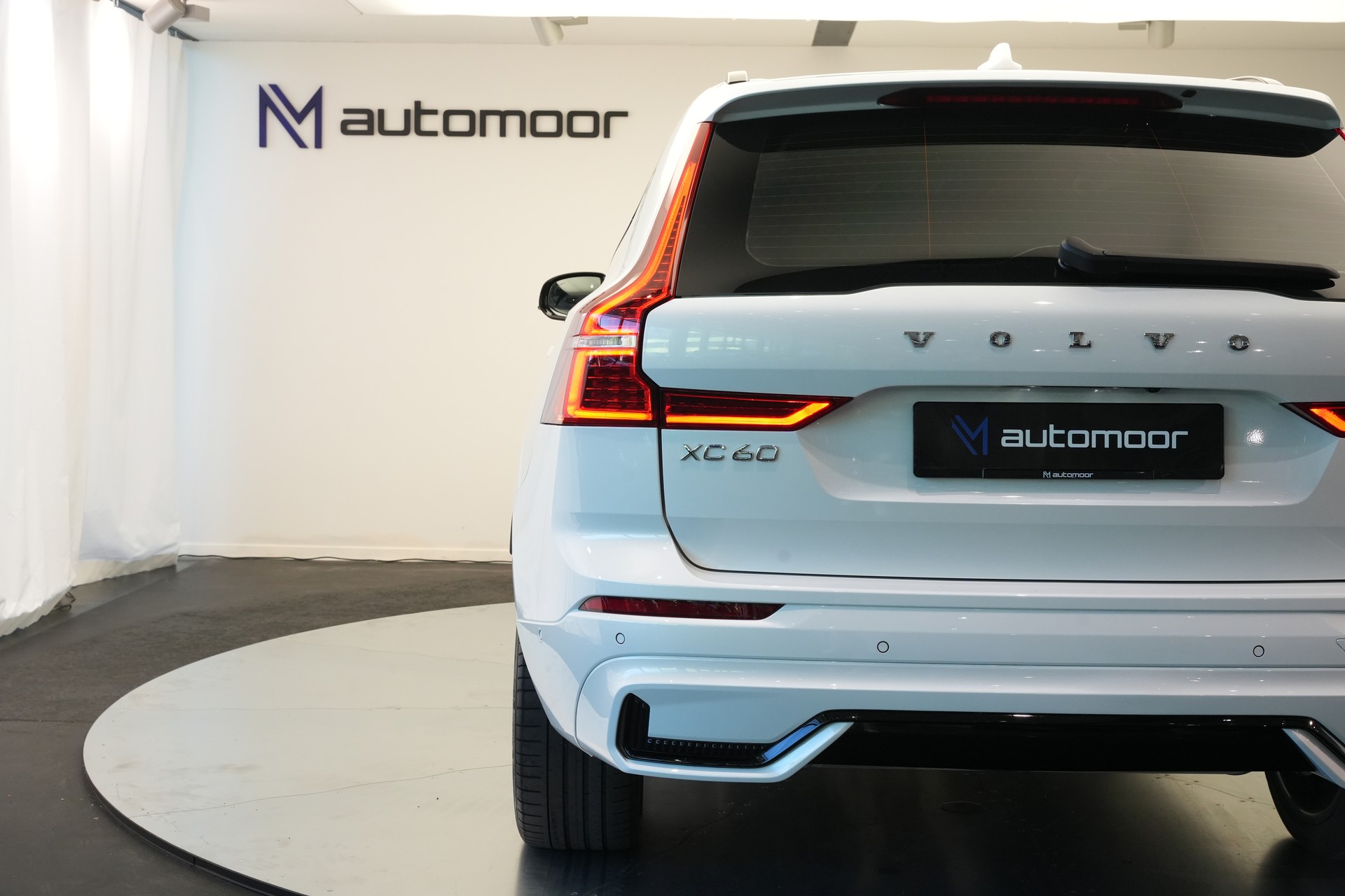 VOLVO XC60 T8 eAWD PluginHybrid Ultimate Dark Geartronic *CH-Fahrzeug*-image-39