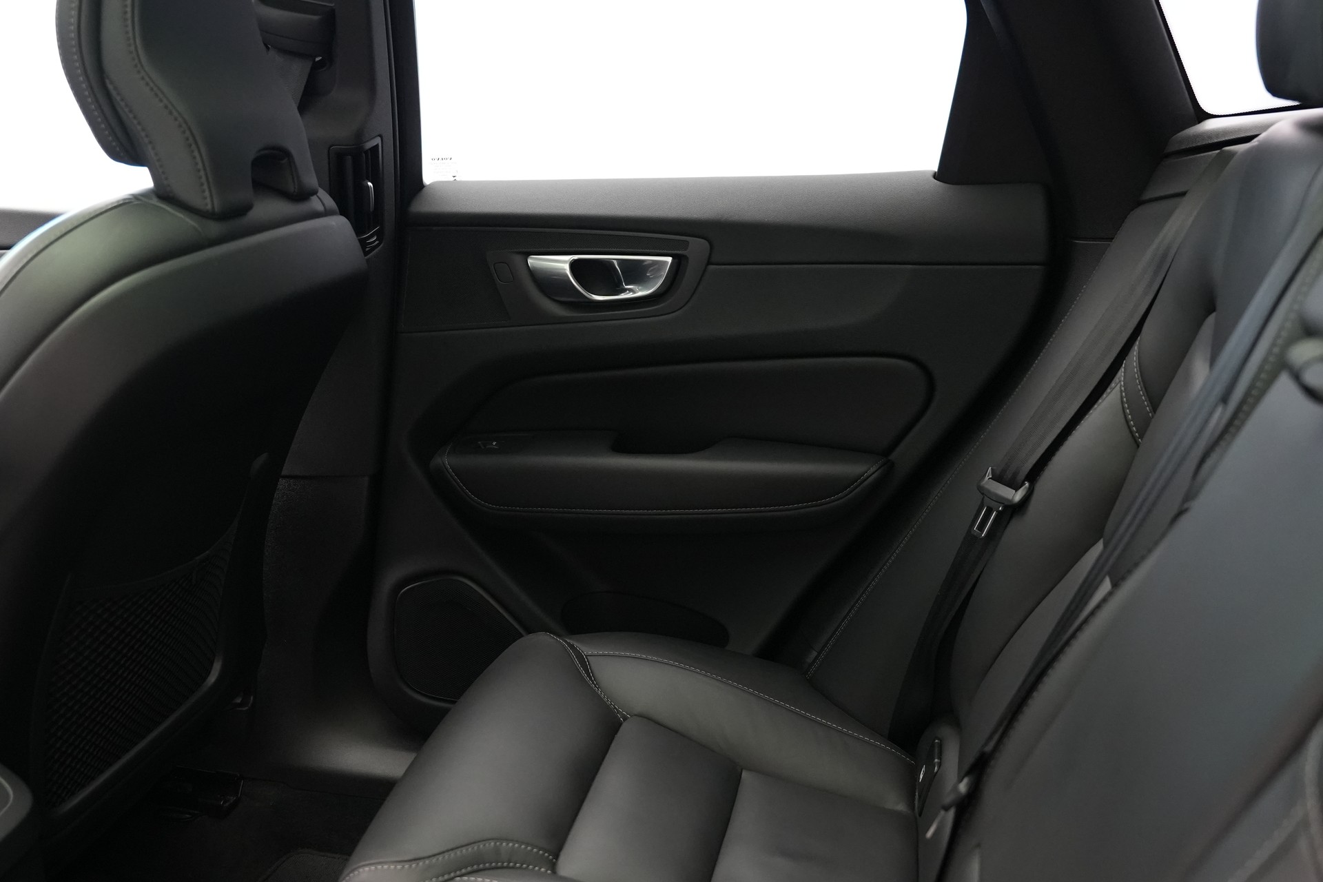 VOLVO XC60 T8 eAWD PluginHybrid Ultimate Dark Geartronic *CH-Fahrzeug*-image-17