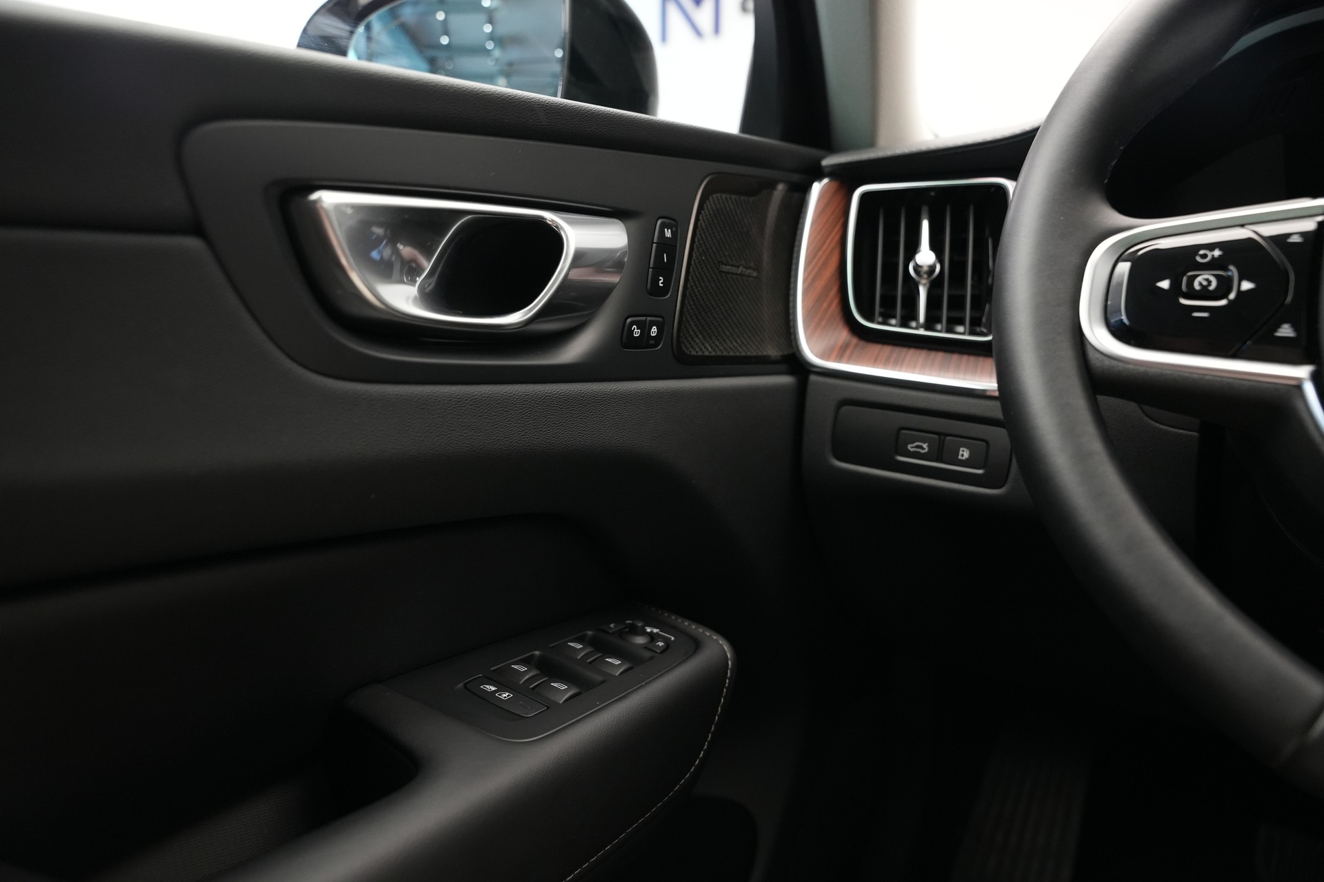 VOLVO XC60 T8 eAWD PluginHybrid Ultimate Dark Geartronic *CH-Fahrzeug*-image-21
