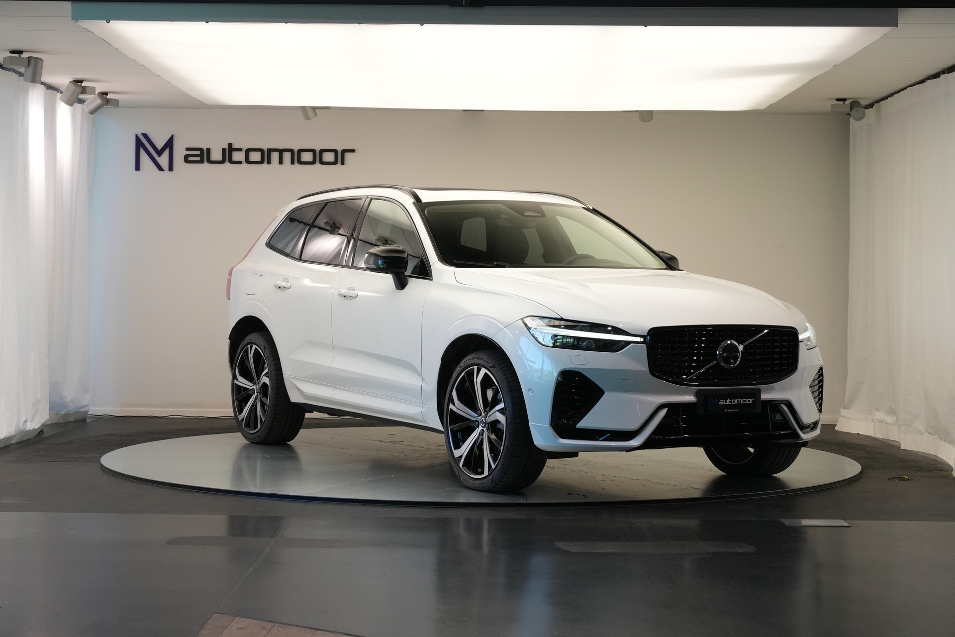 VOLVO XC60 T8 eAWD PluginHybrid Ultimate Dark Geartronic *CH-Fahrzeug*-showroom-element-2