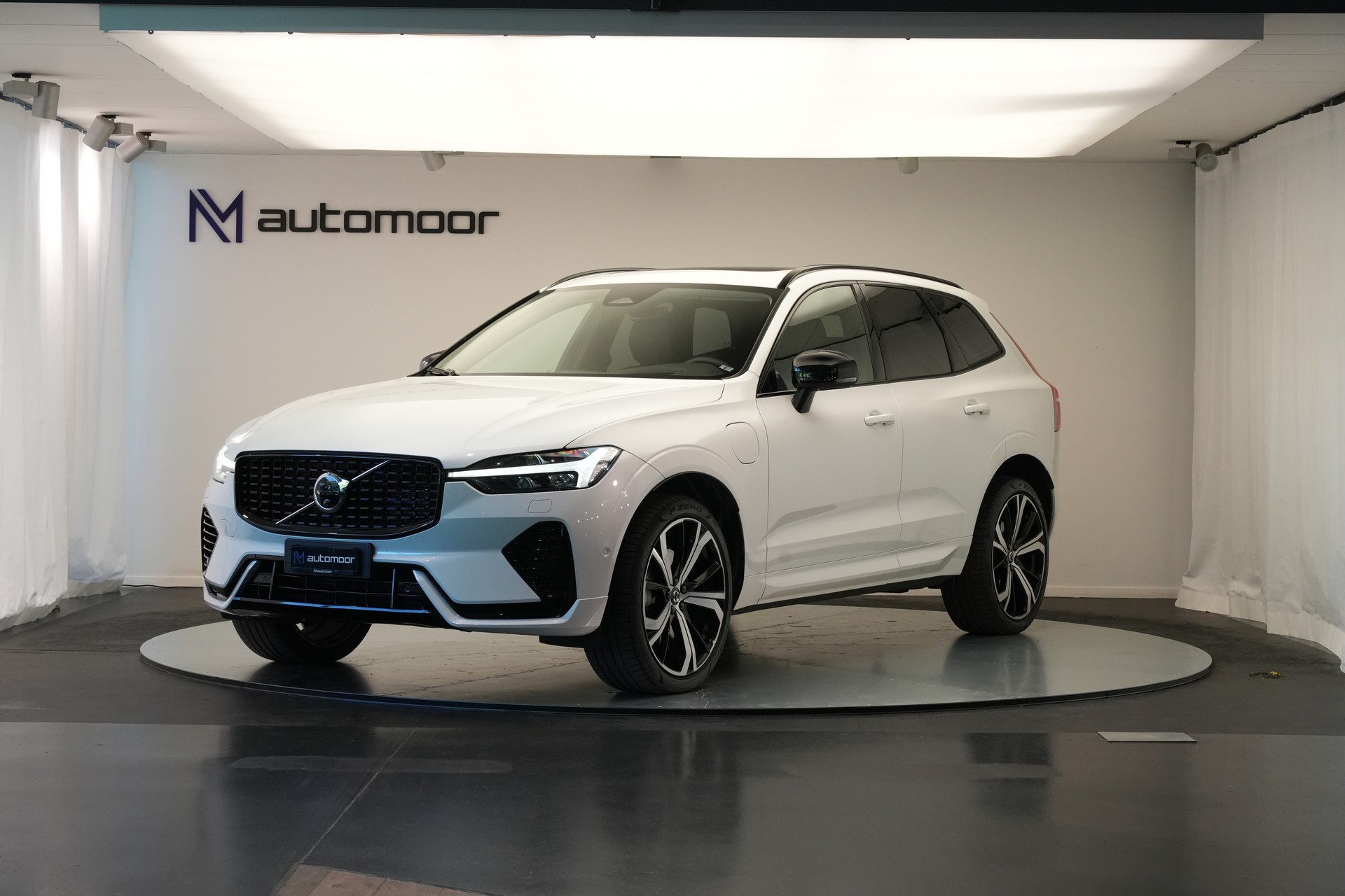 VOLVO XC60 T8 eAWD PluginHybrid Ultimate Dark Geartronic *CH-Fahrzeug*