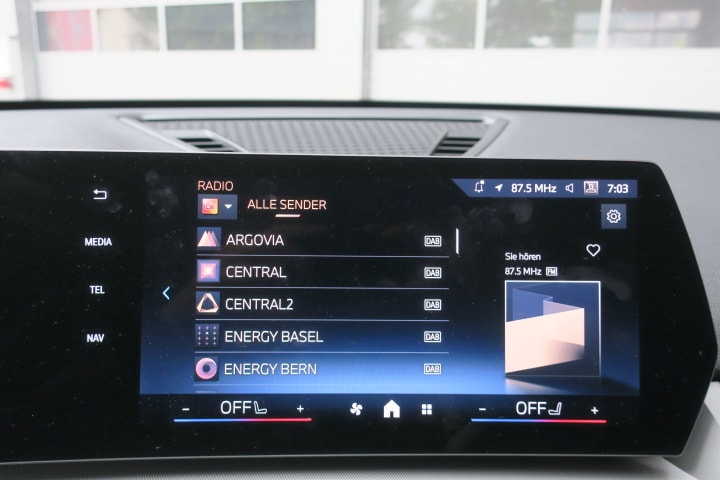 BMW iX1 xDrive 30-image-10