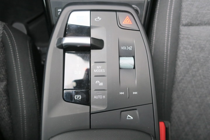 BMW iX1 xDrive 30-image-11