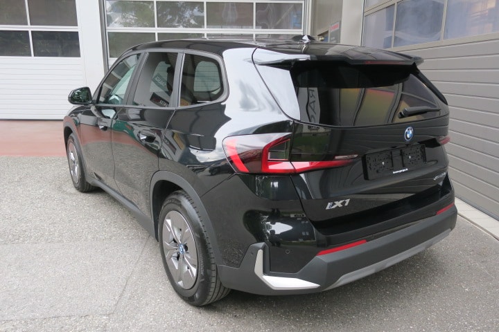 BMW iX1 xDrive 30-image-4