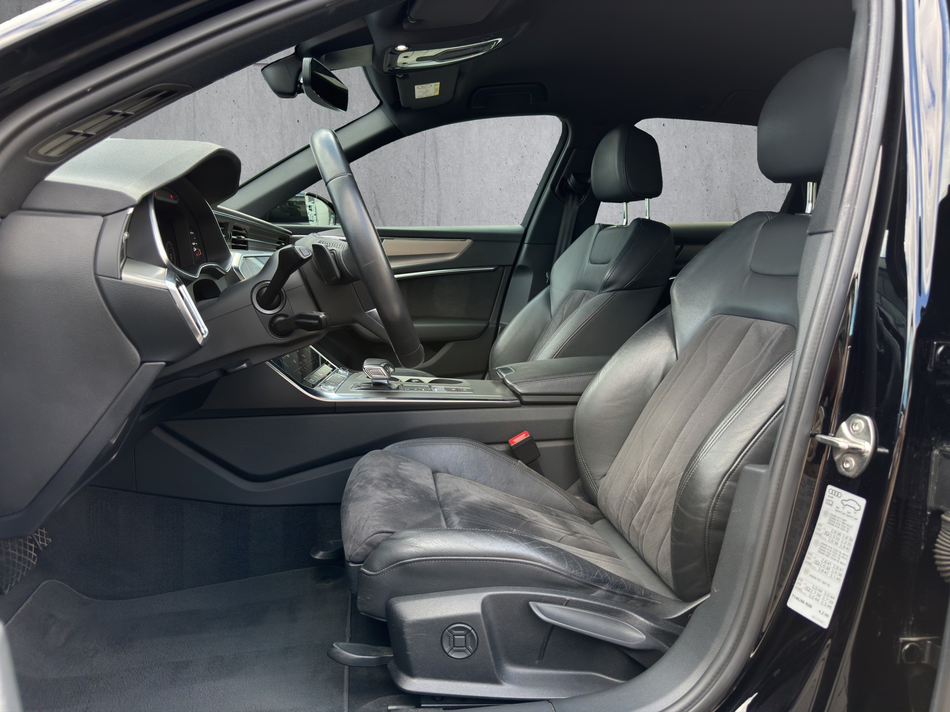 AUDI A6 Avant 3.0 45 TDI Sport quattro T-Tronic-image-10