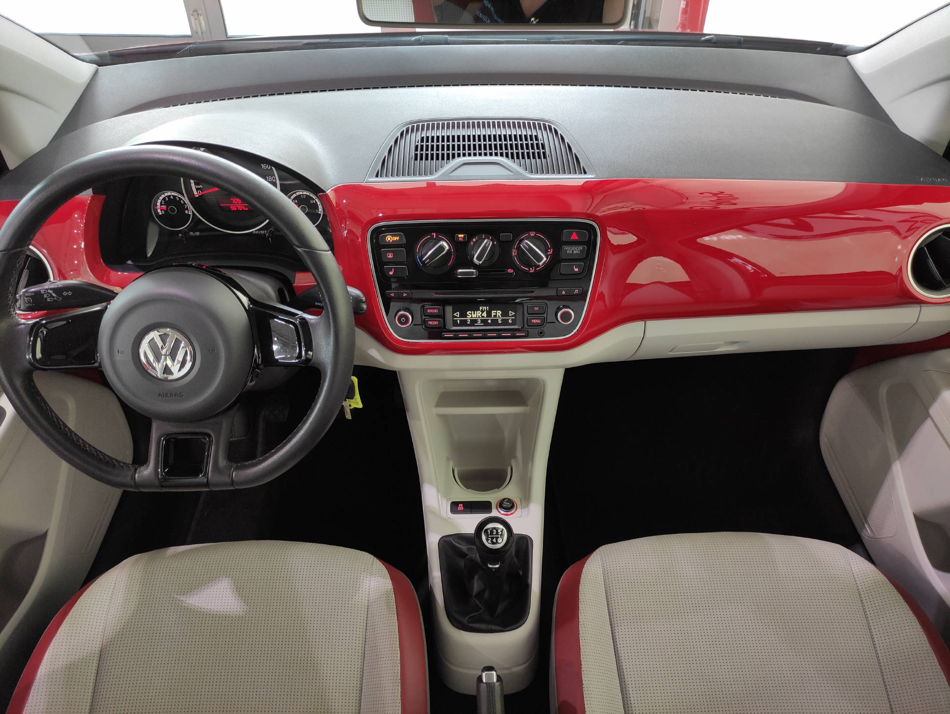 VW Up 1.0 High-image-9