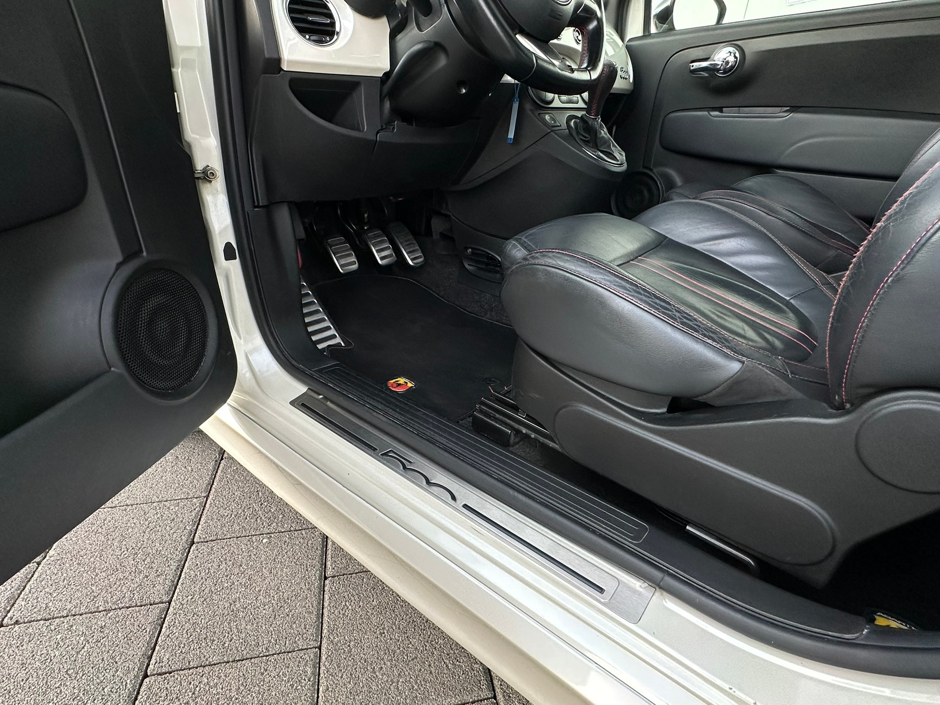 FIAT 500 1.4 16V Turbo Abarth-image-12