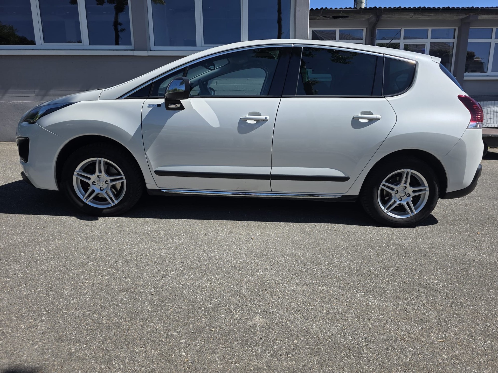 PEUGEOT 3008 1.6 16V T Platinum Tiptronic-image-12