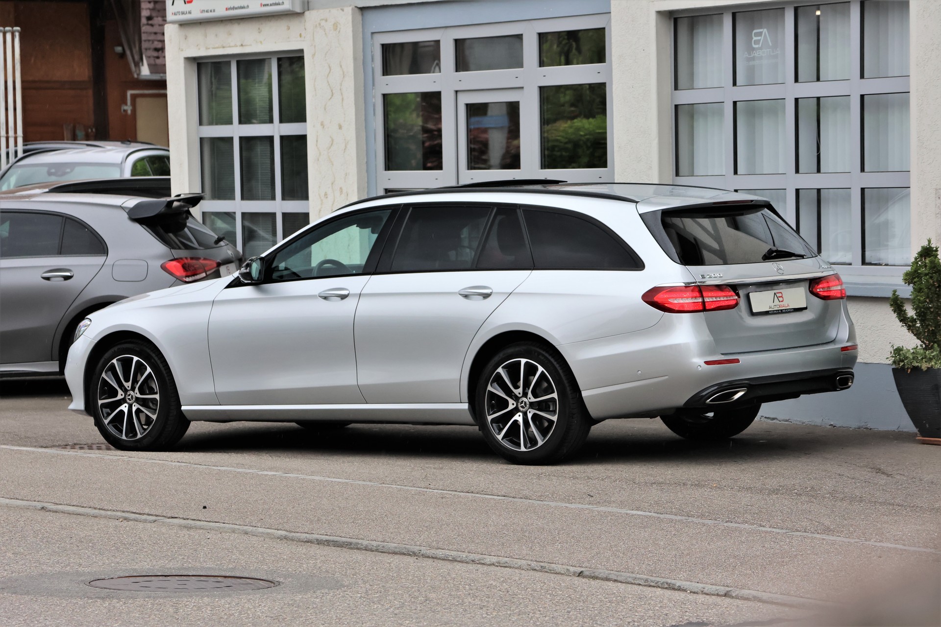 MERCEDES-BENZ E 200 Avantgarde 4 Matic 9G-Tronic (CH)-image-4