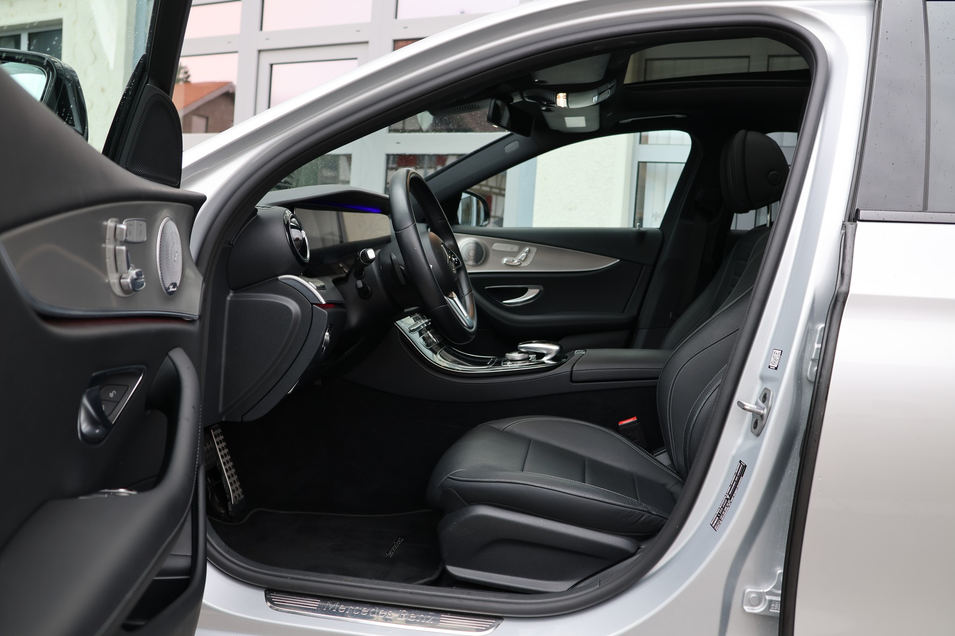 MERCEDES-BENZ E 200 Avantgarde 4 Matic 9G-Tronic (CH)-image-8