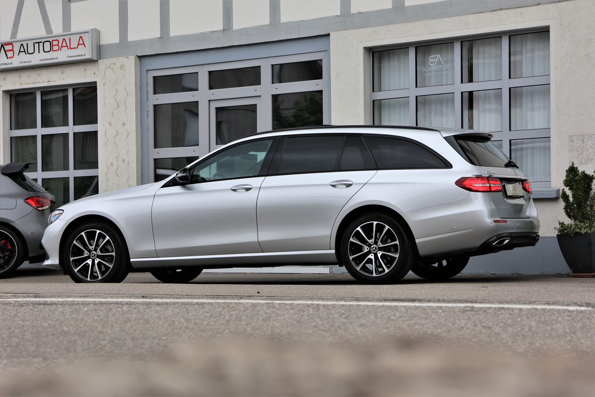 MERCEDES-BENZ E 200 Avantgarde 4 Matic 9G-Tronic (CH)-showroom-element-3