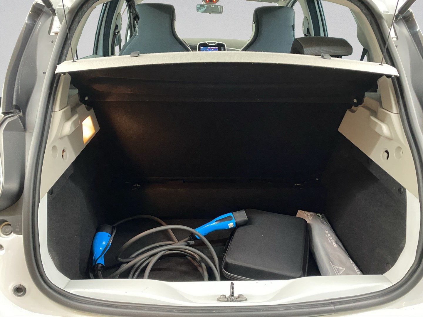 RENAULT Zoe Intens R240 (Batterie Miete)-image-23