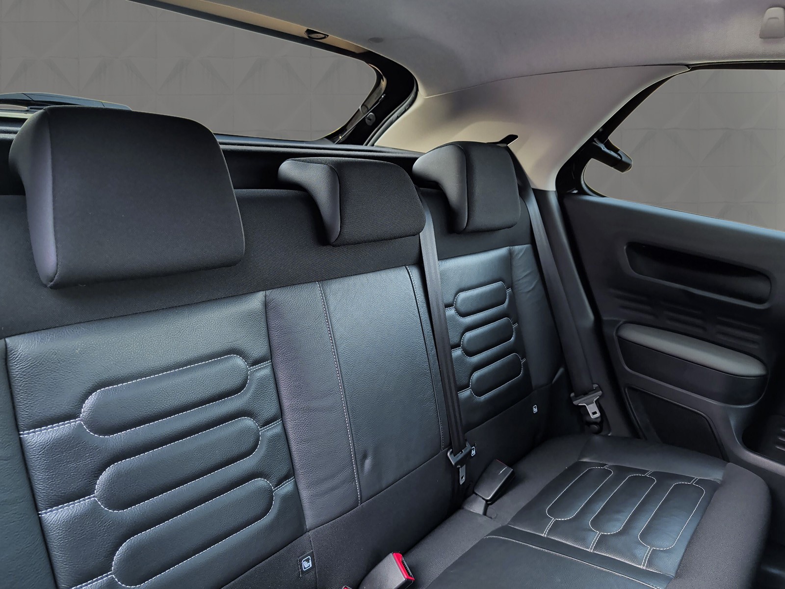 CITROEN C4 Cactus 1.2 e-THP Shine-image-11