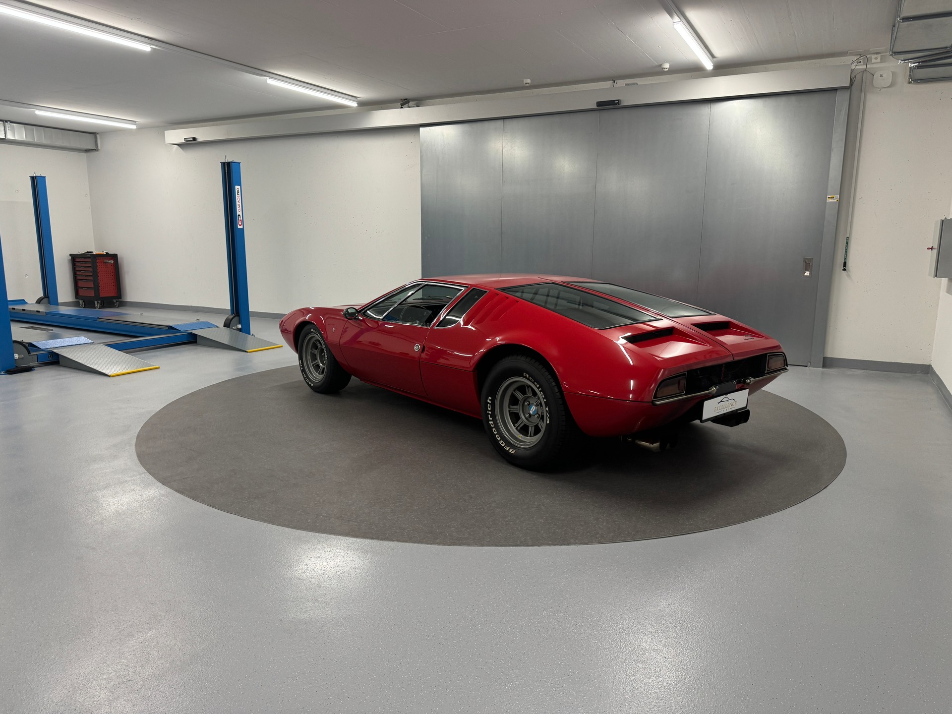 DE TOMASO Mangusta-showroom-element-2