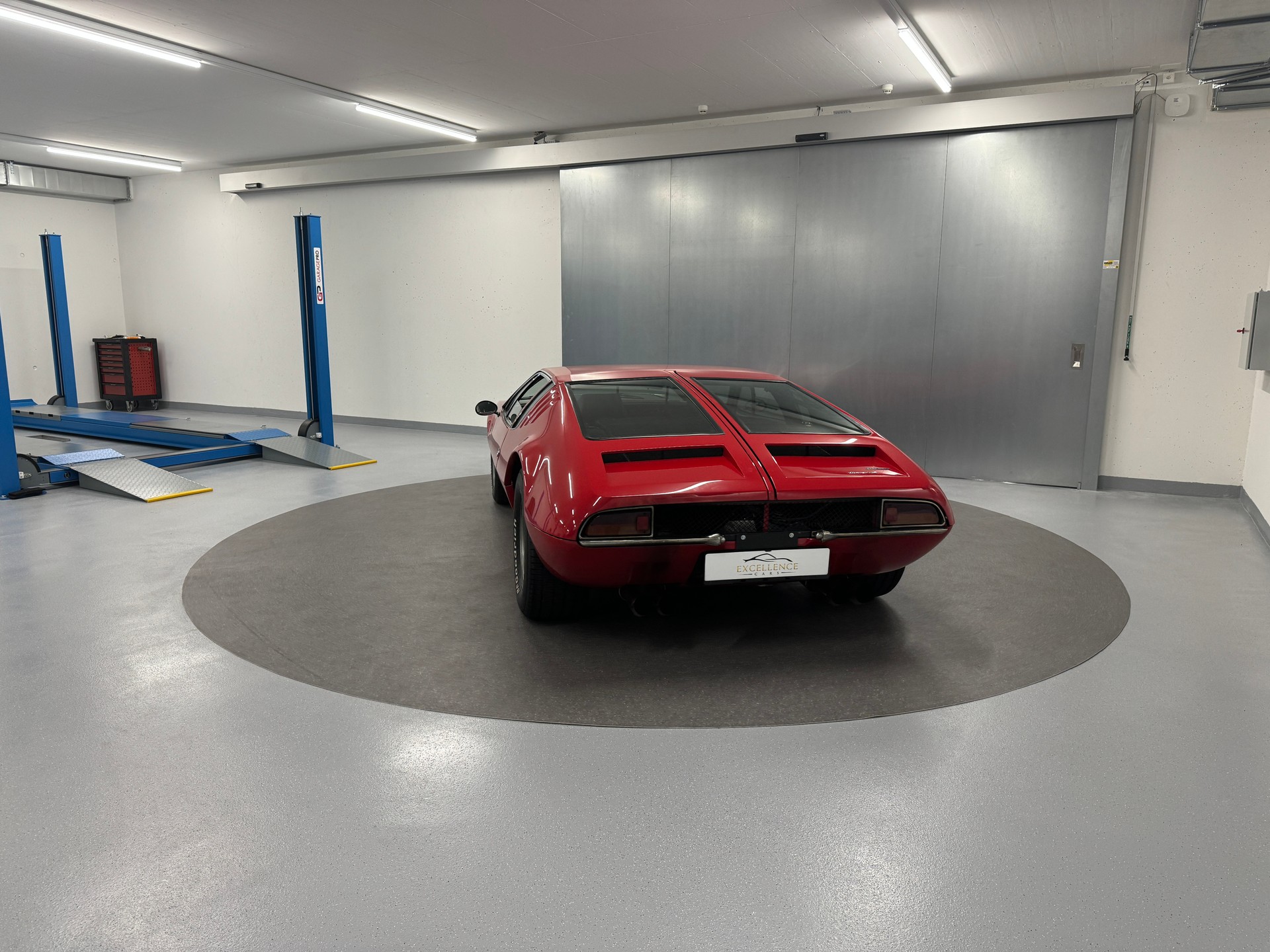 DE TOMASO Mangusta-showroom-element-3