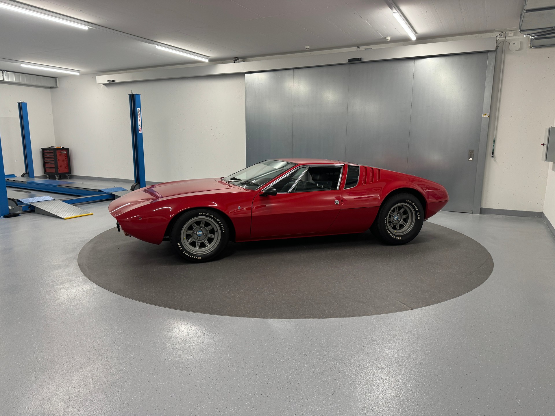 DE TOMASO Mangusta-showroom-element-1