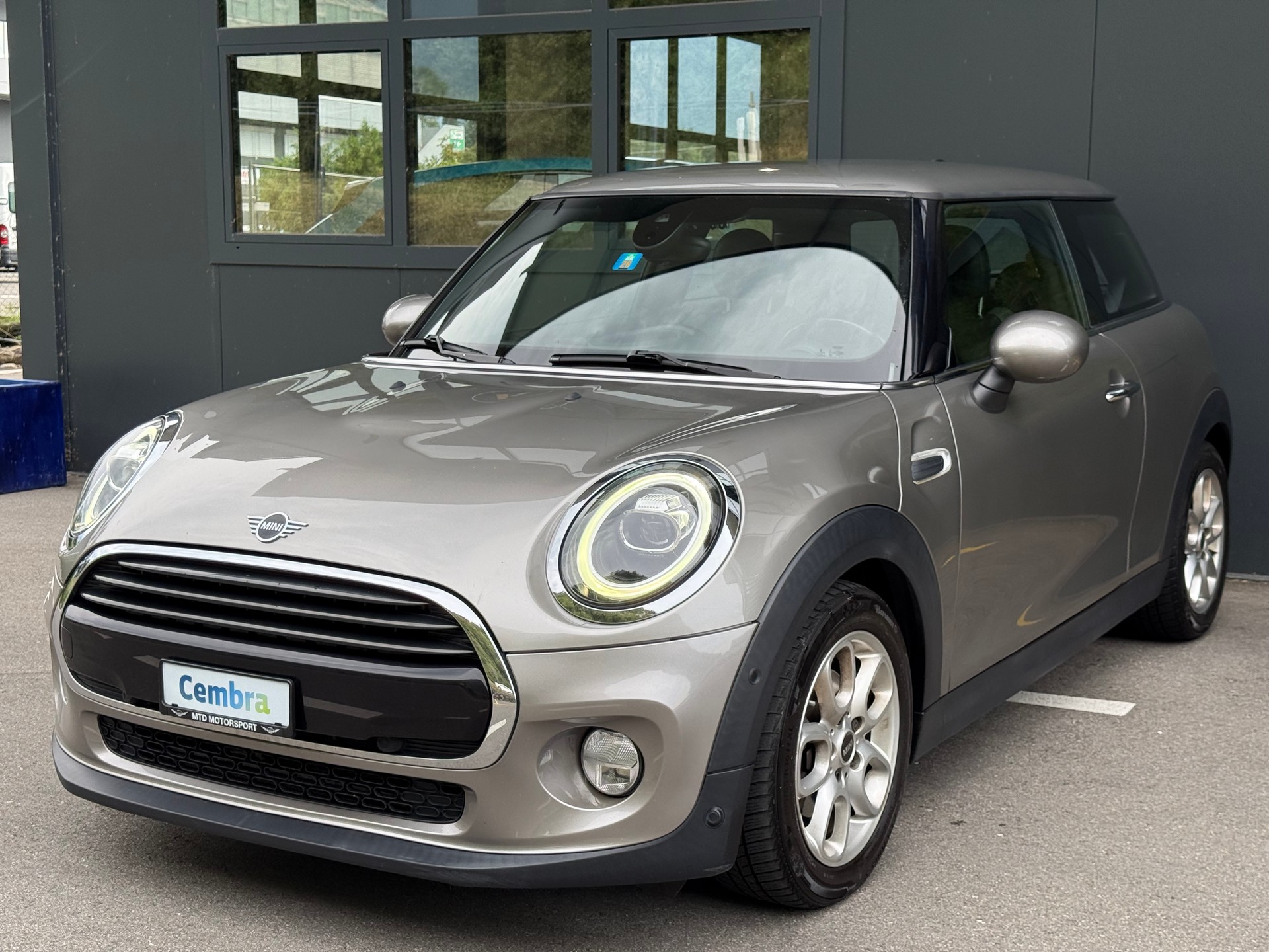 MINI Cooper Steptronic DKG-showroom-element-1