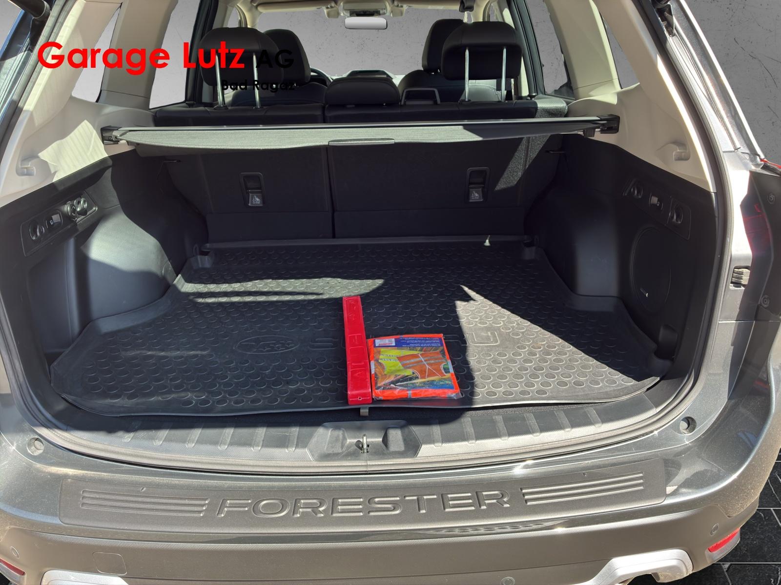 SUBARU Forester Station 2.0i e-Boxer Luxury-image-13
