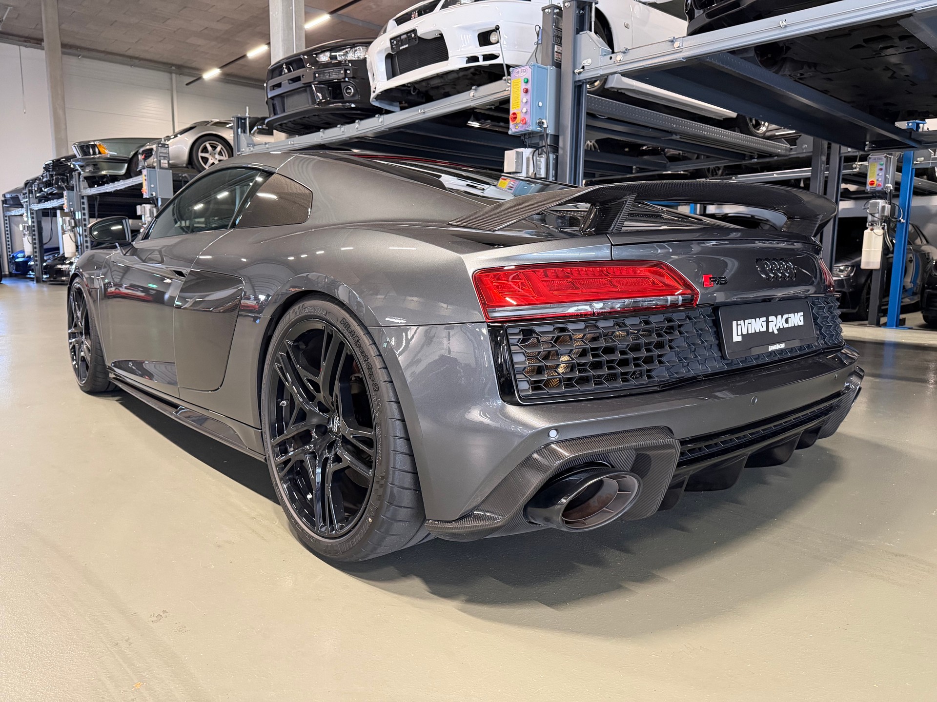 AUDI R8 Coupé performance S-Tronic *track upgrade*-image-2